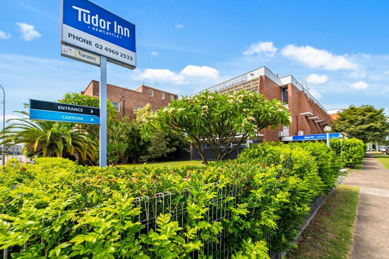 Tudor Inn Newcastle Exterior photo